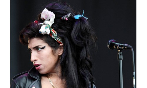 AMY WINEHOUSE'UN ELLİ TONU